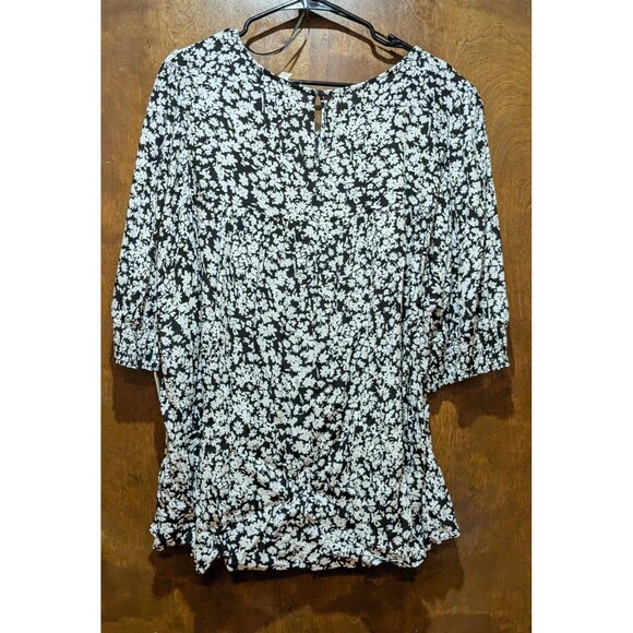Terra & Sky Top Women’s 3X. 24-26 Plus Black White Floral Short Sleeves,Smocking - Picture 3 of 7